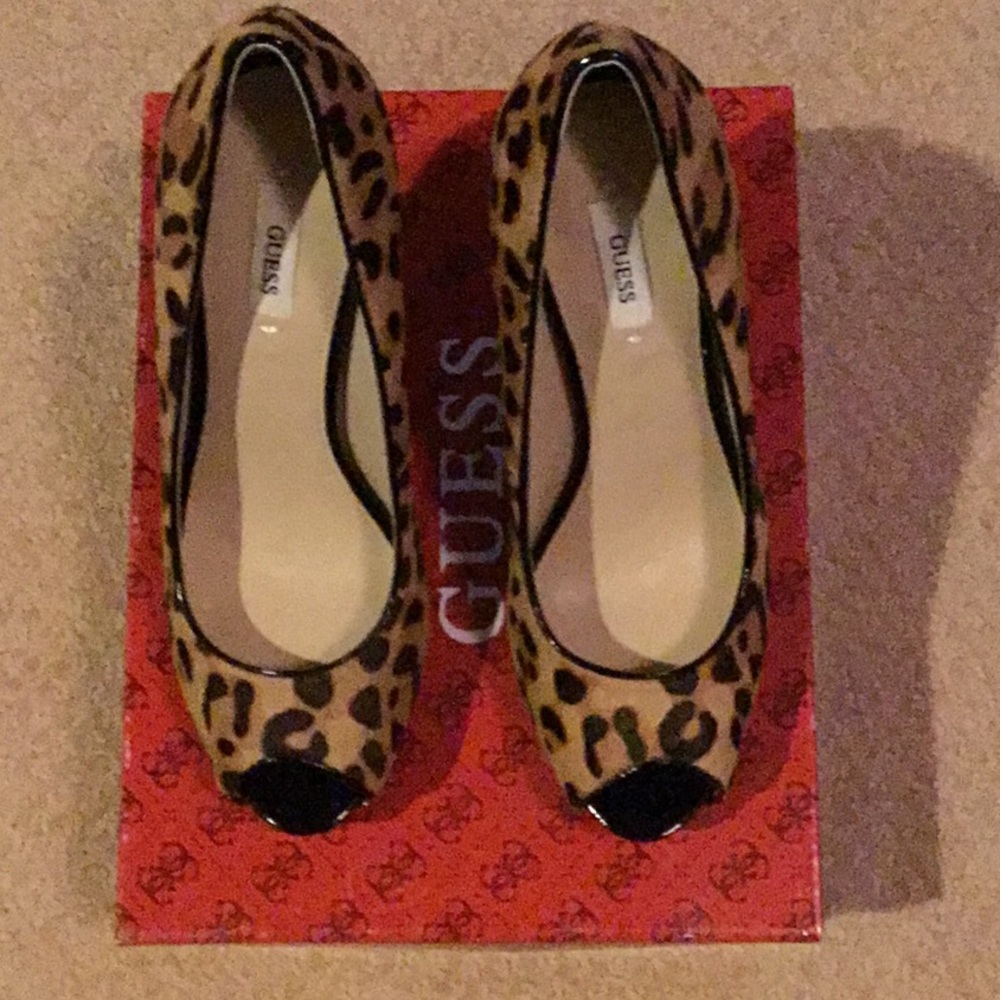 🍁ELEGANT Guess brn/blk pee-toe platform Sz7.5 - Picture 6 of 6